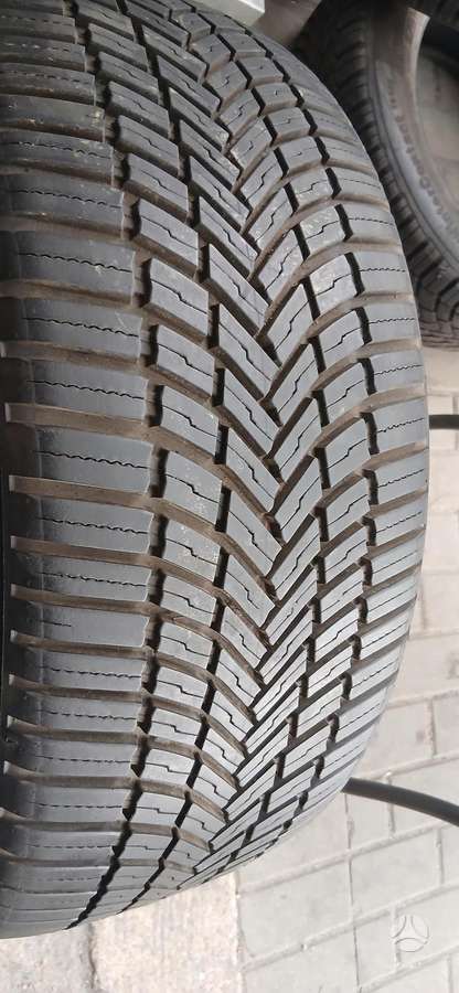 Bridgestone, universalios 225/40 R19