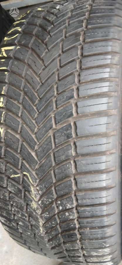 Bridgestone, all-season 225/40 R19