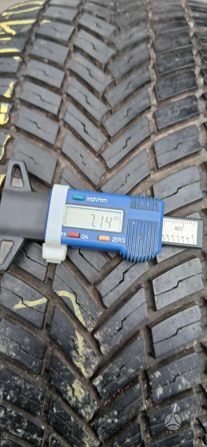 Bridgestone, all-season 225/40 R19