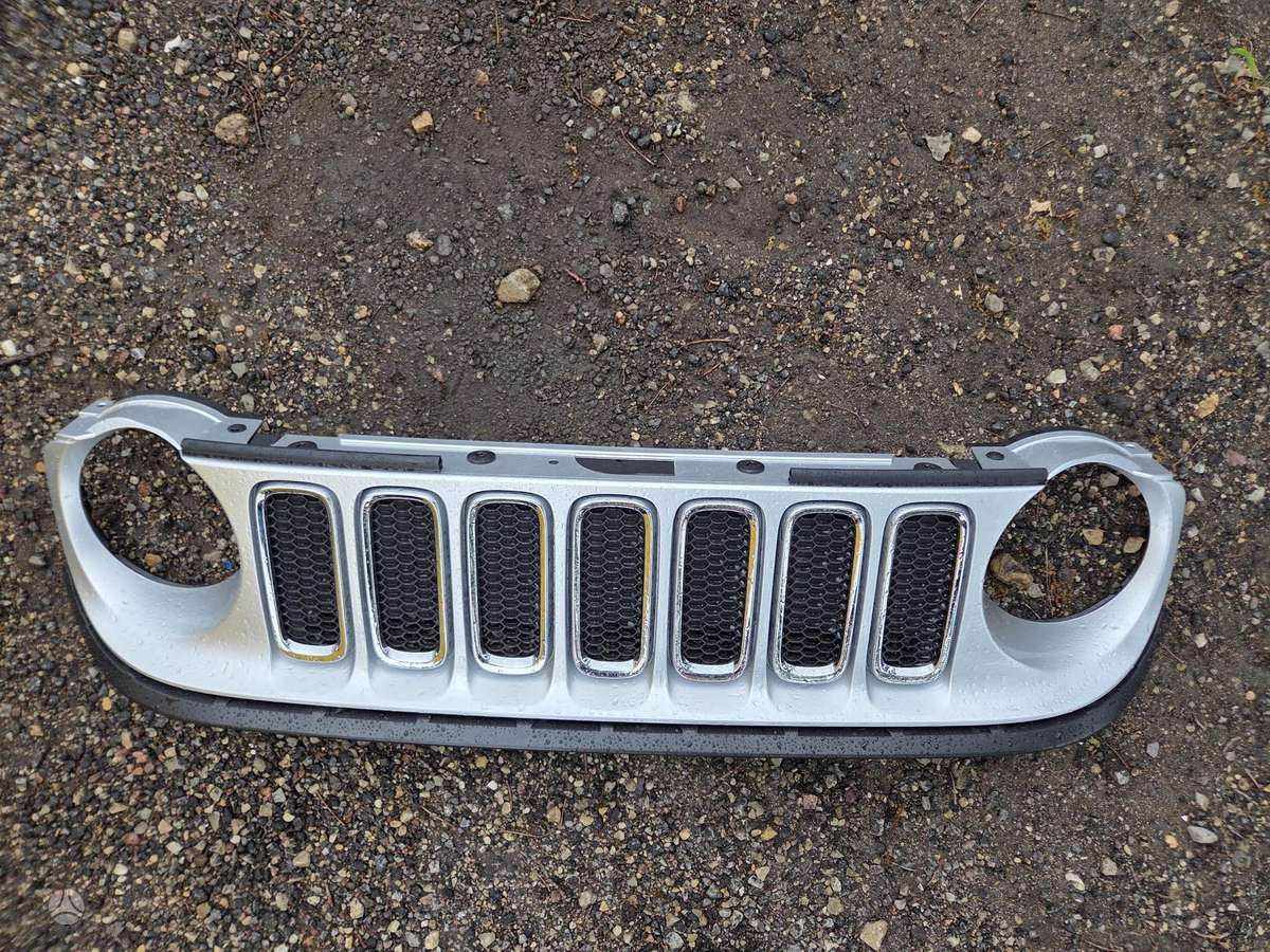 Jeep Renegade apdailos grotelės