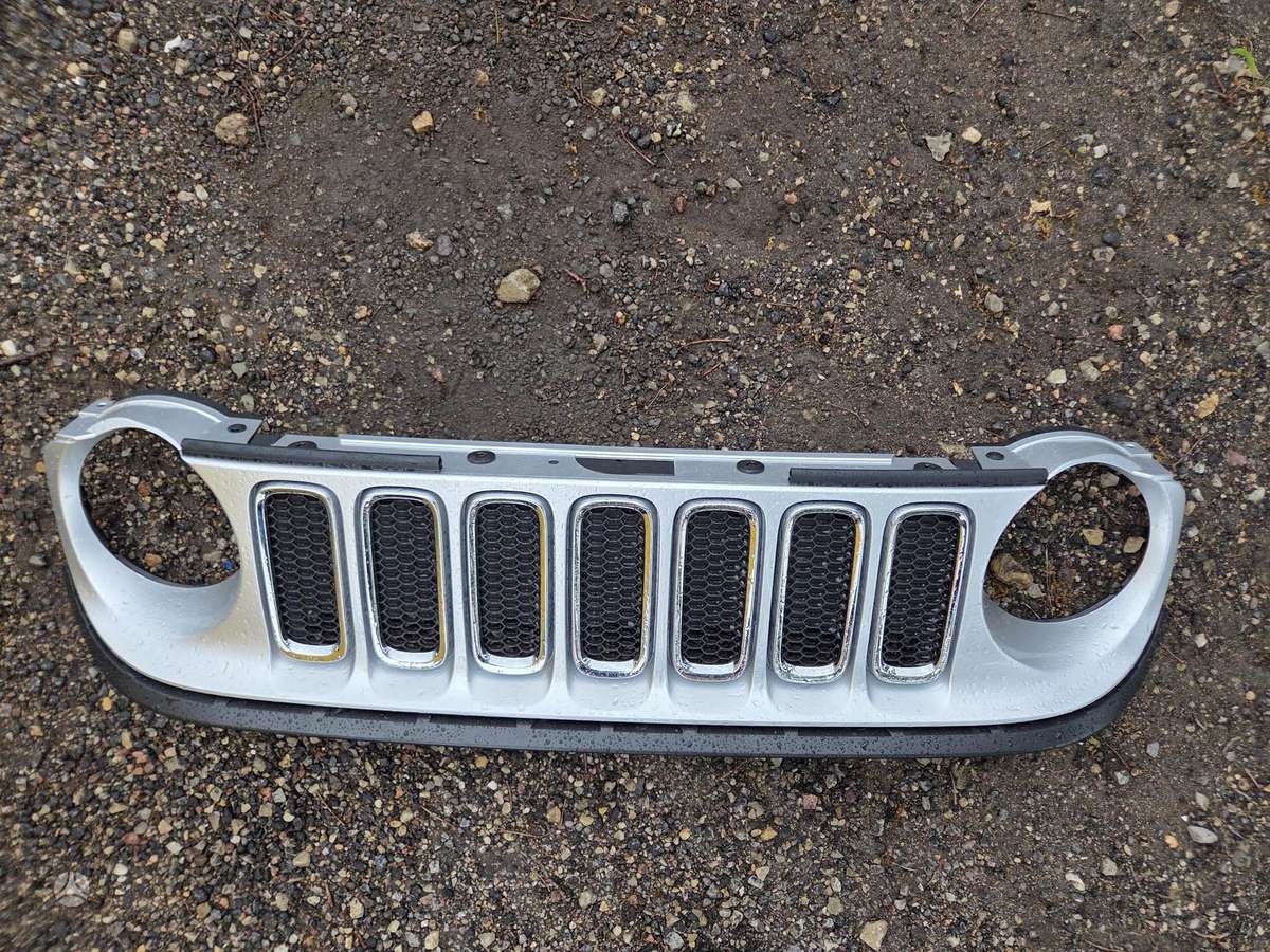 Jeep Renegade радиаторная решётка