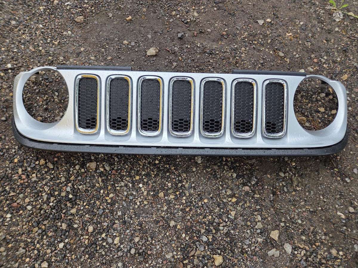 Jeep Renegade front grill