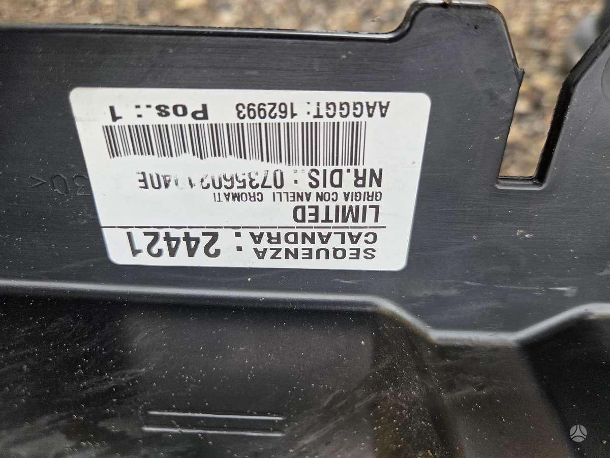 Jeep Renegade apdailos grotelės