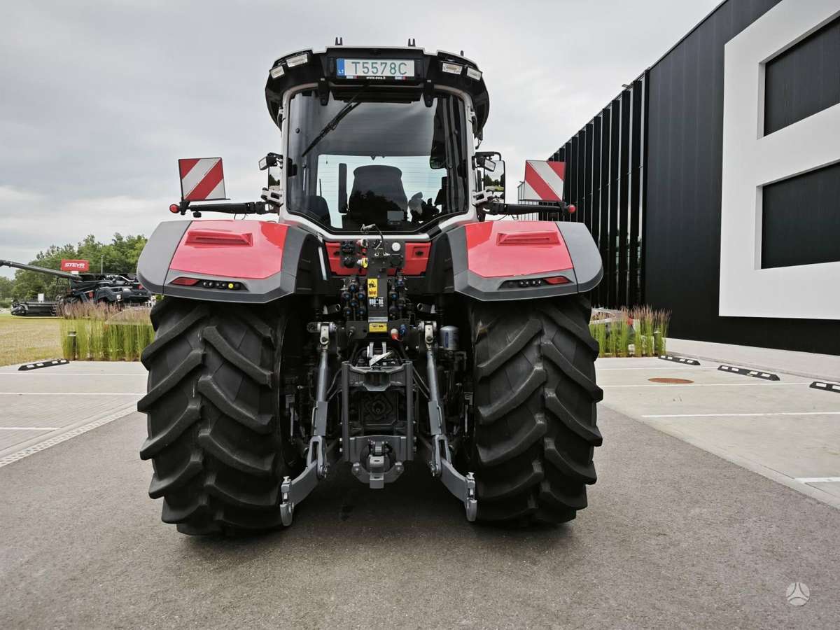Massey Ferguson 8S.265, traktoriai