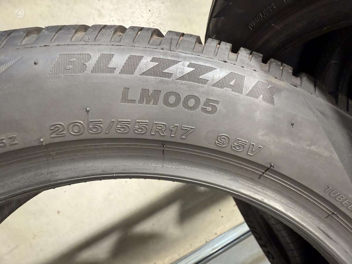 Bridgestone Blizzak lm005, winter 205/55 R17