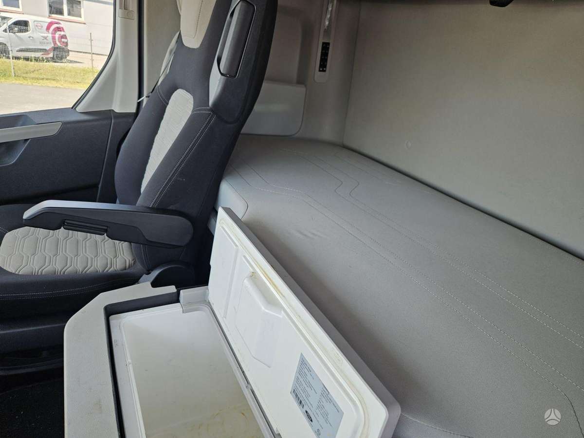 Ford F-MAX 500 Hydraulic, double sleeper