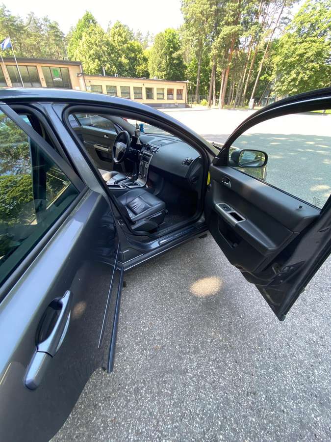 Volvo S40, 2.4 l., Седан