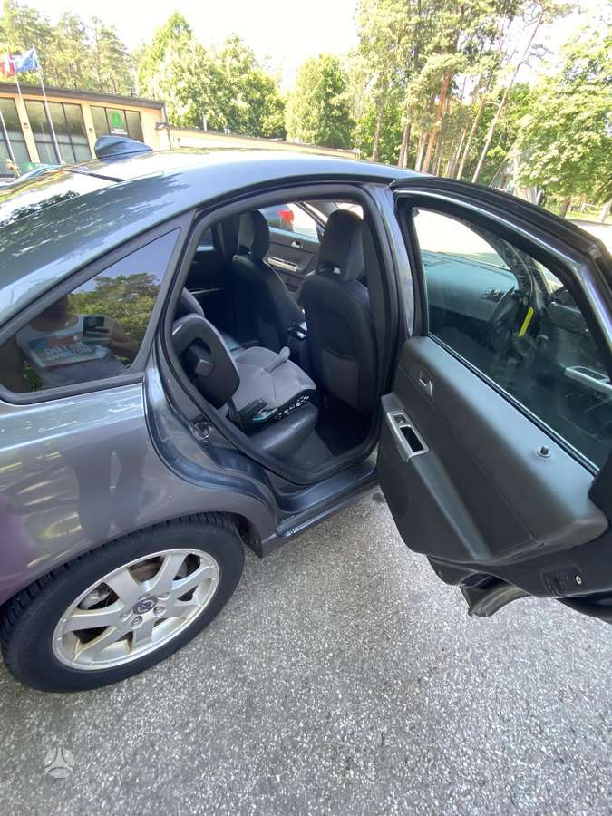 Volvo S40, 2.4 l., Седан