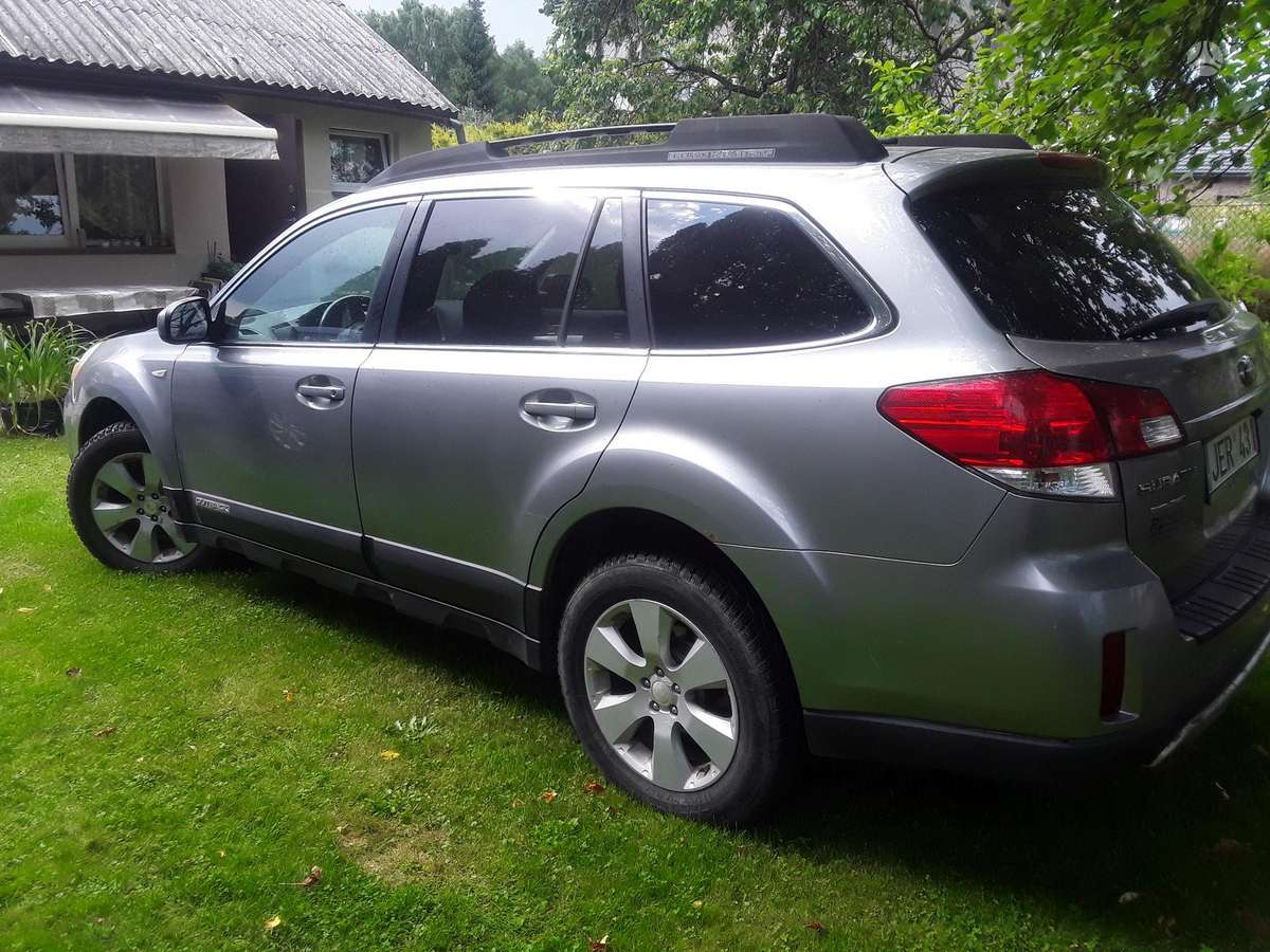 Subaru Outback, 2.5 l., off-road / crossover