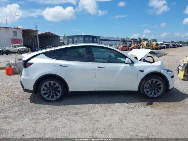 Tesla Model Y, 82 kWh, mpv / minivan