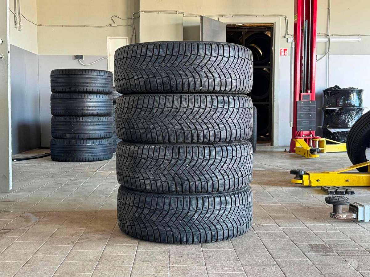 Pirelli WINTER ICE ZERO FR, žieminės 235/60 R18