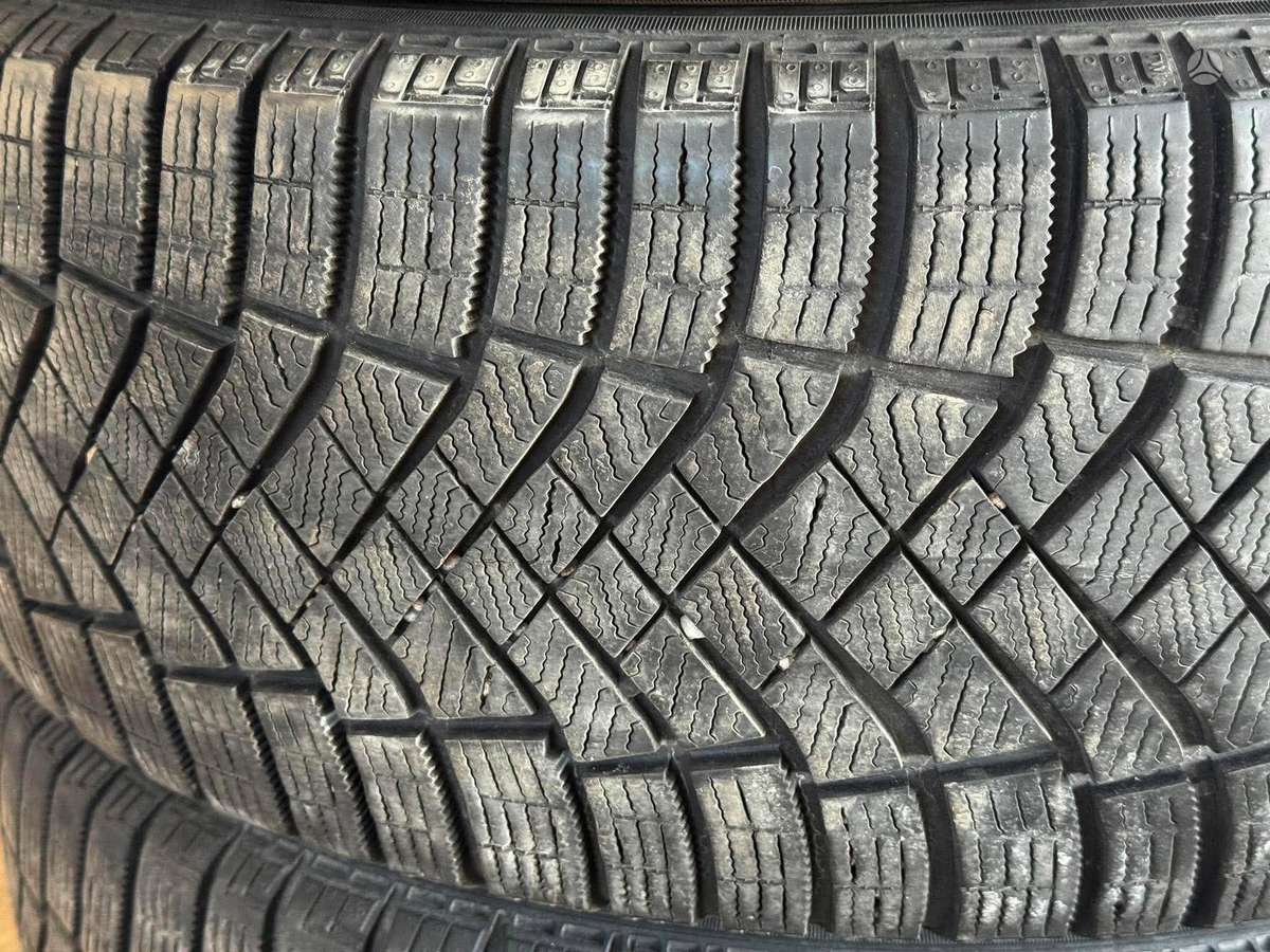 Pirelli WINTER ICE ZERO FR, žieminės 235/60 R18