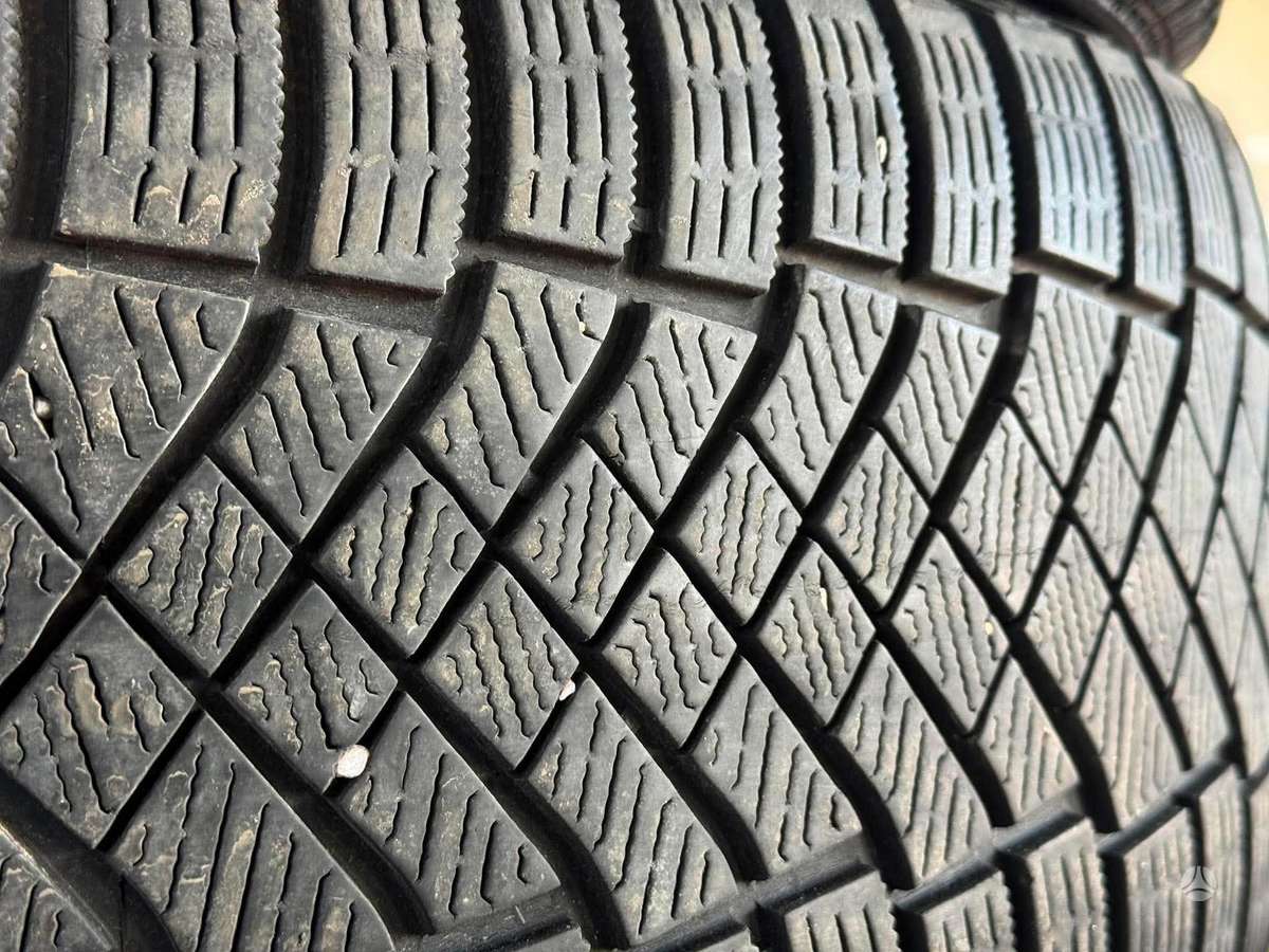 Pirelli WINTER ICE ZERO FR, winter 235/60 R18