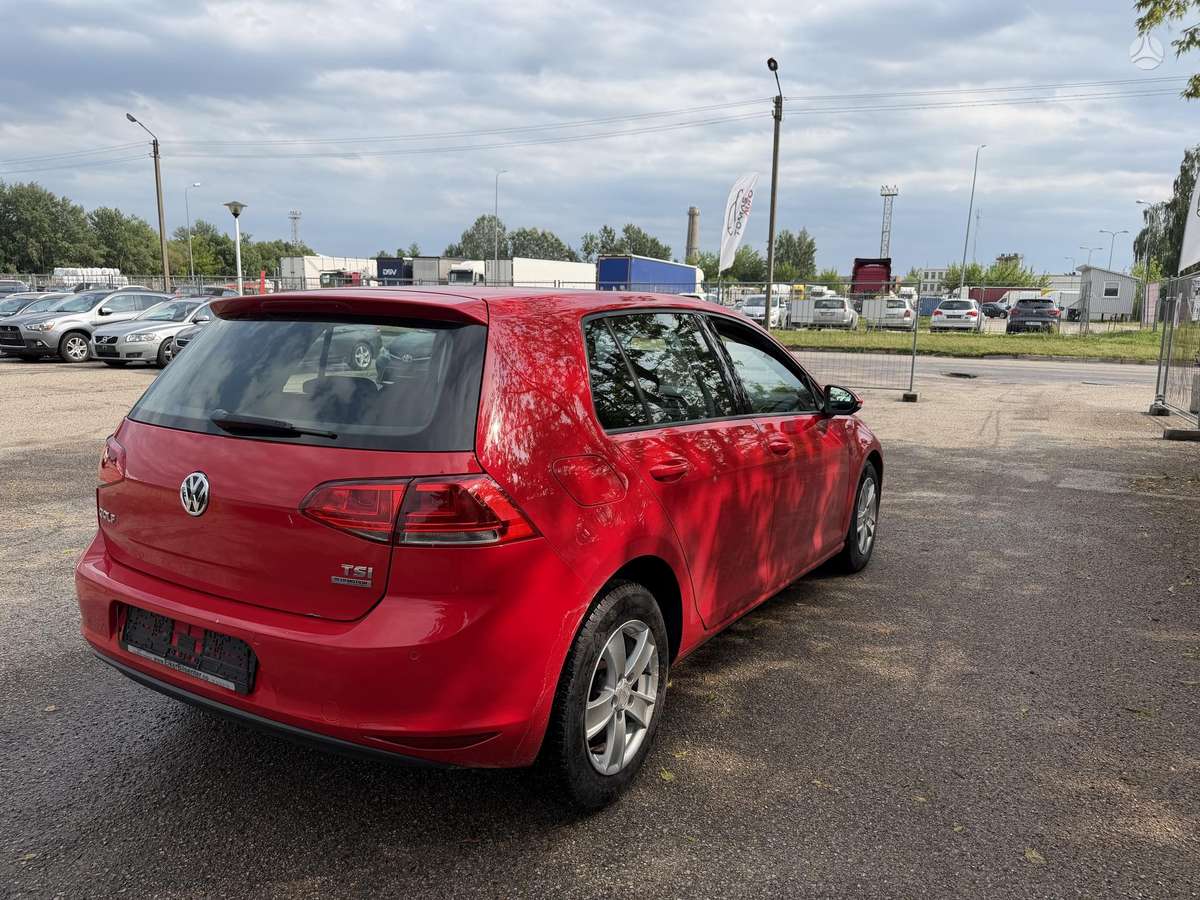 Volkswagen Golf - 6