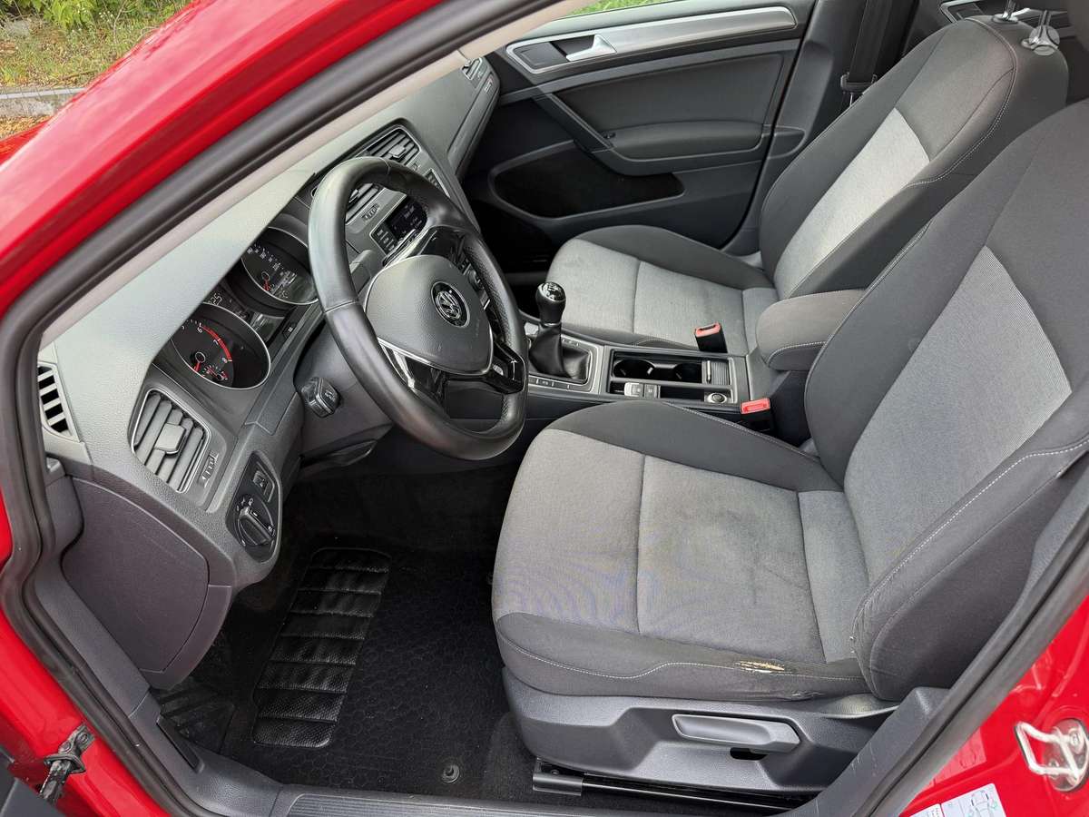 Volkswagen Golf - 8