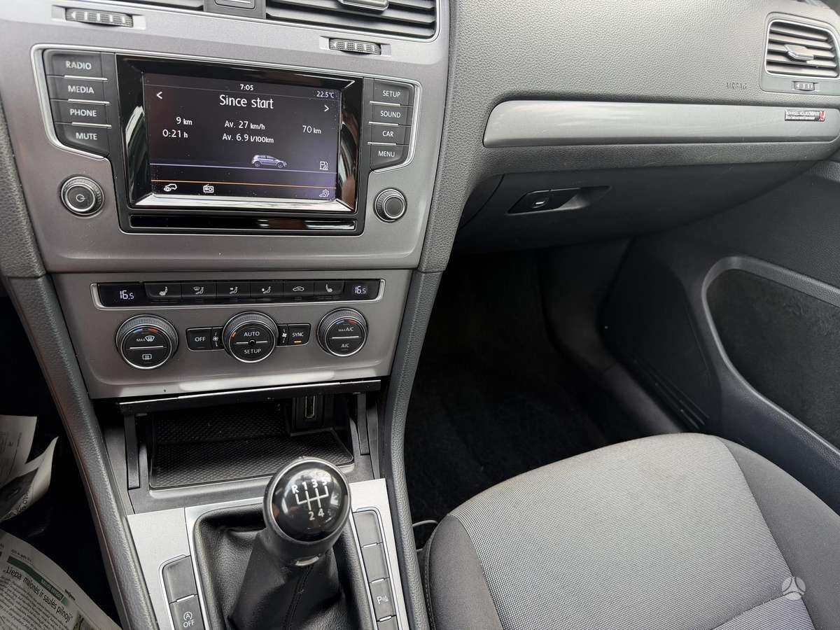 Volkswagen Golf - 9