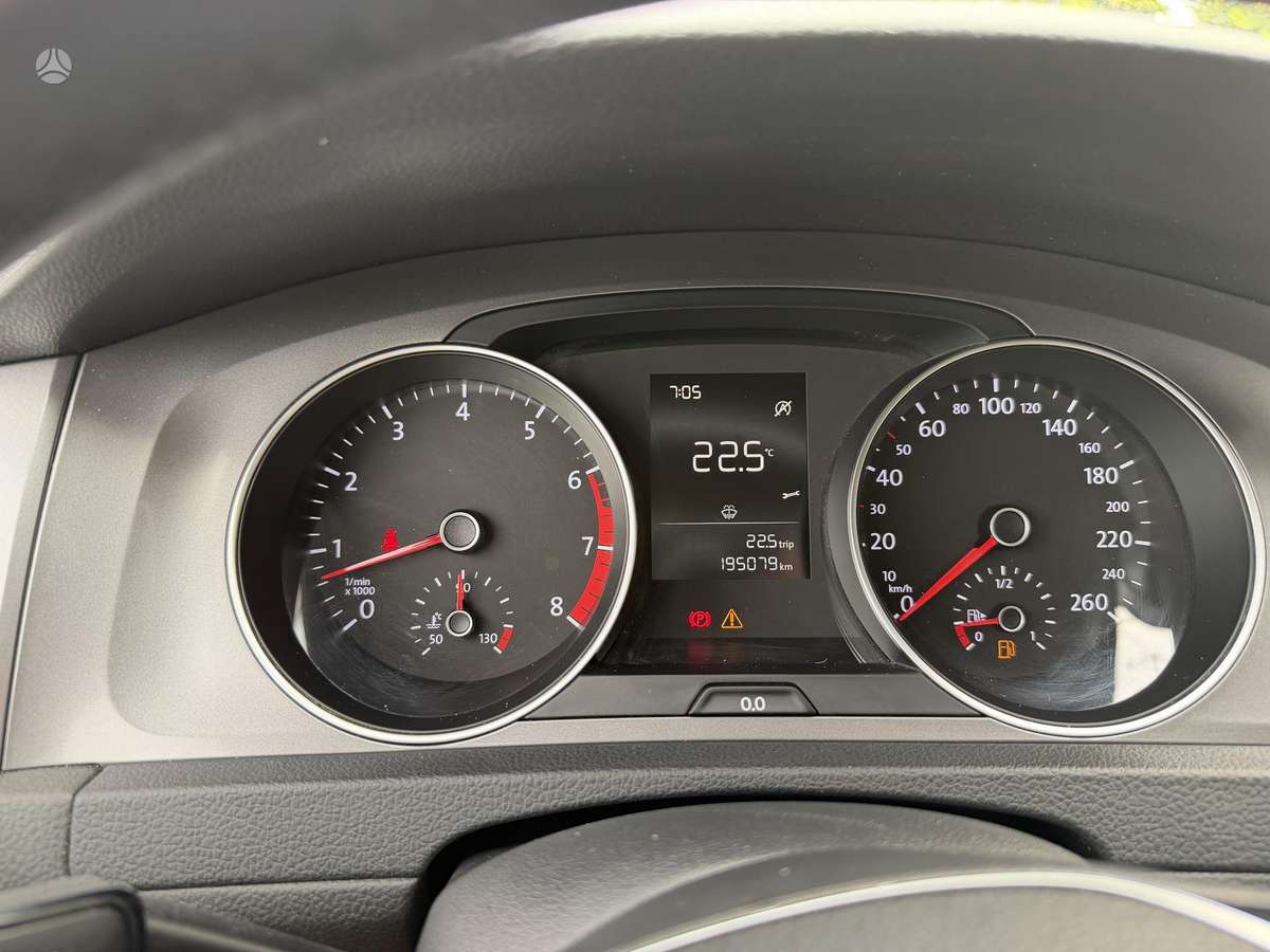 Volkswagen Golf - 10