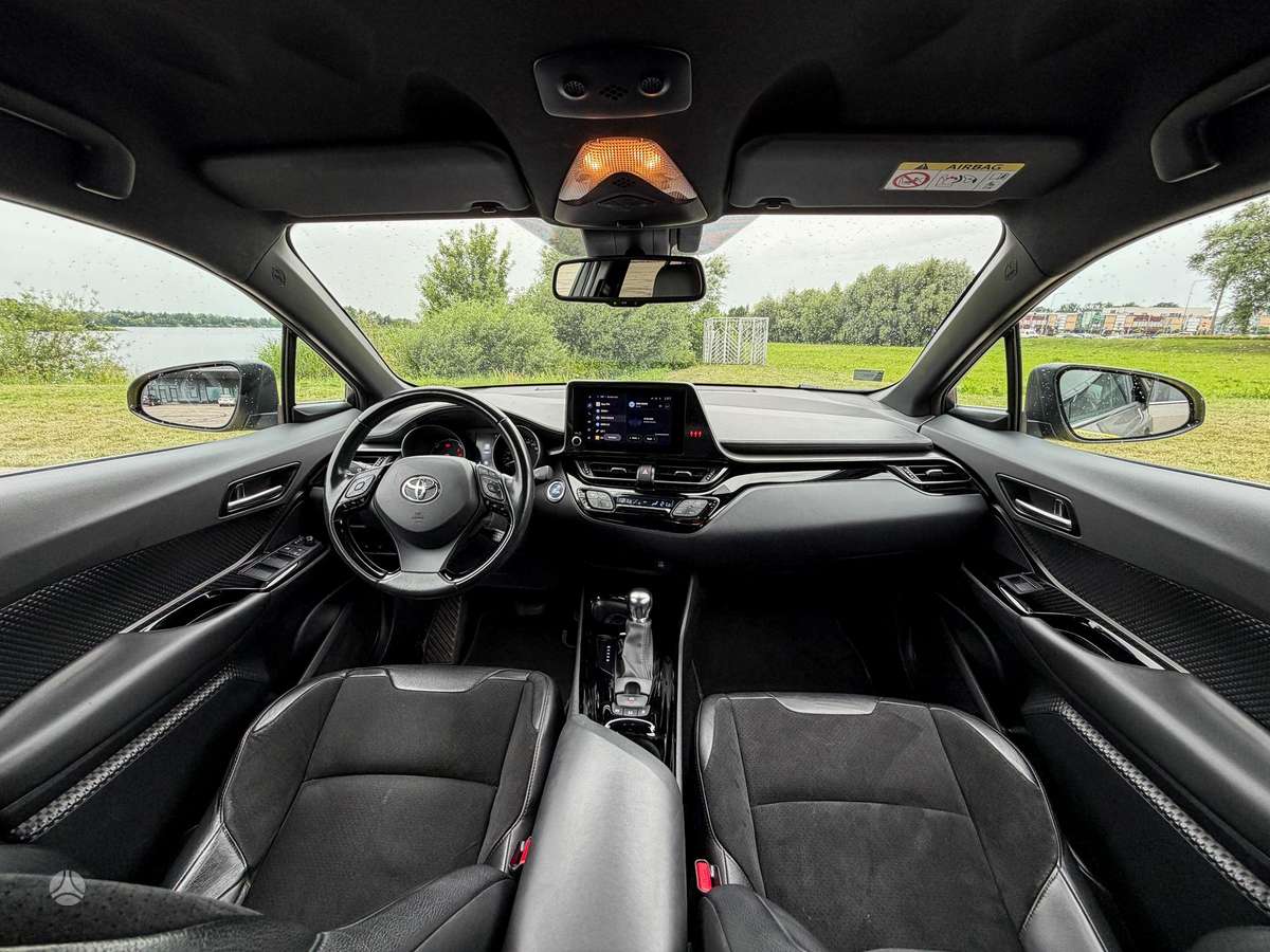Toyota C-HR - 11