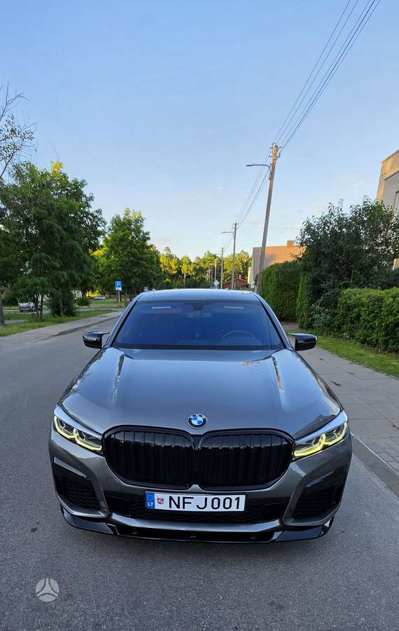 BMW 750, 4.4 l., Лимузин