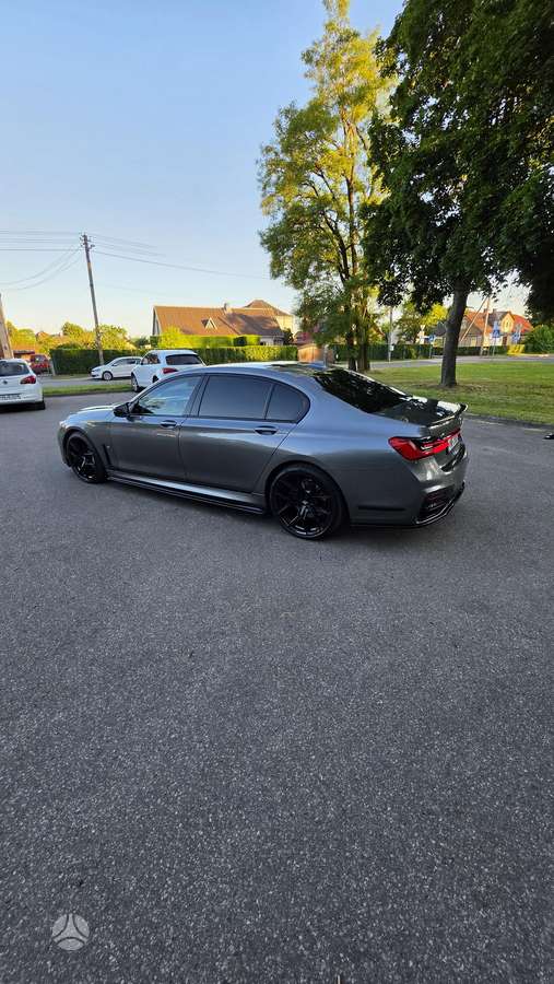 BMW 750, 4.4 l., Лимузин