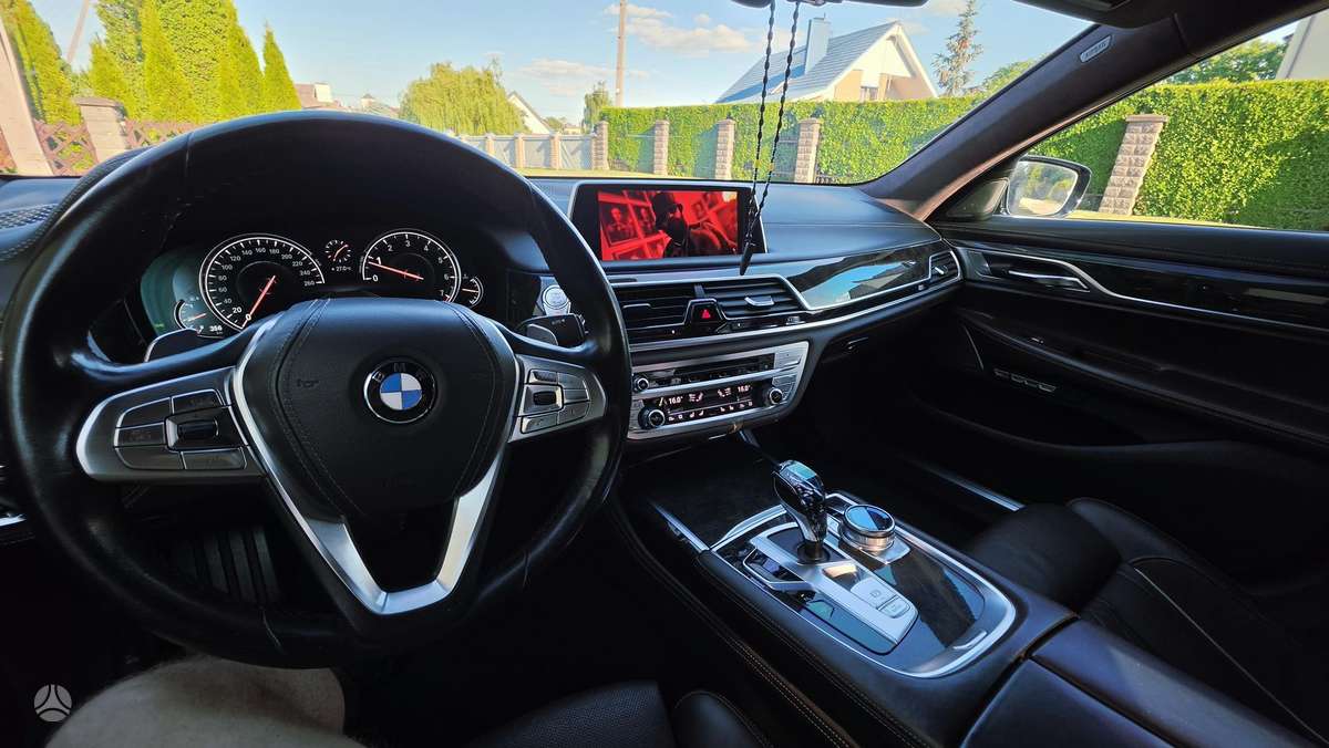 BMW 750, 4.4 l., Лимузин