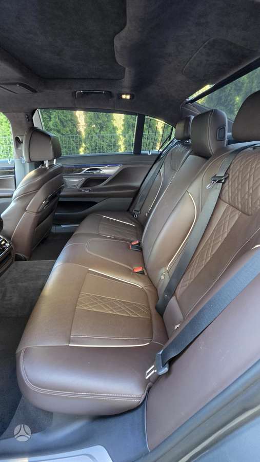 BMW 750, 4.4 l., Лимузин