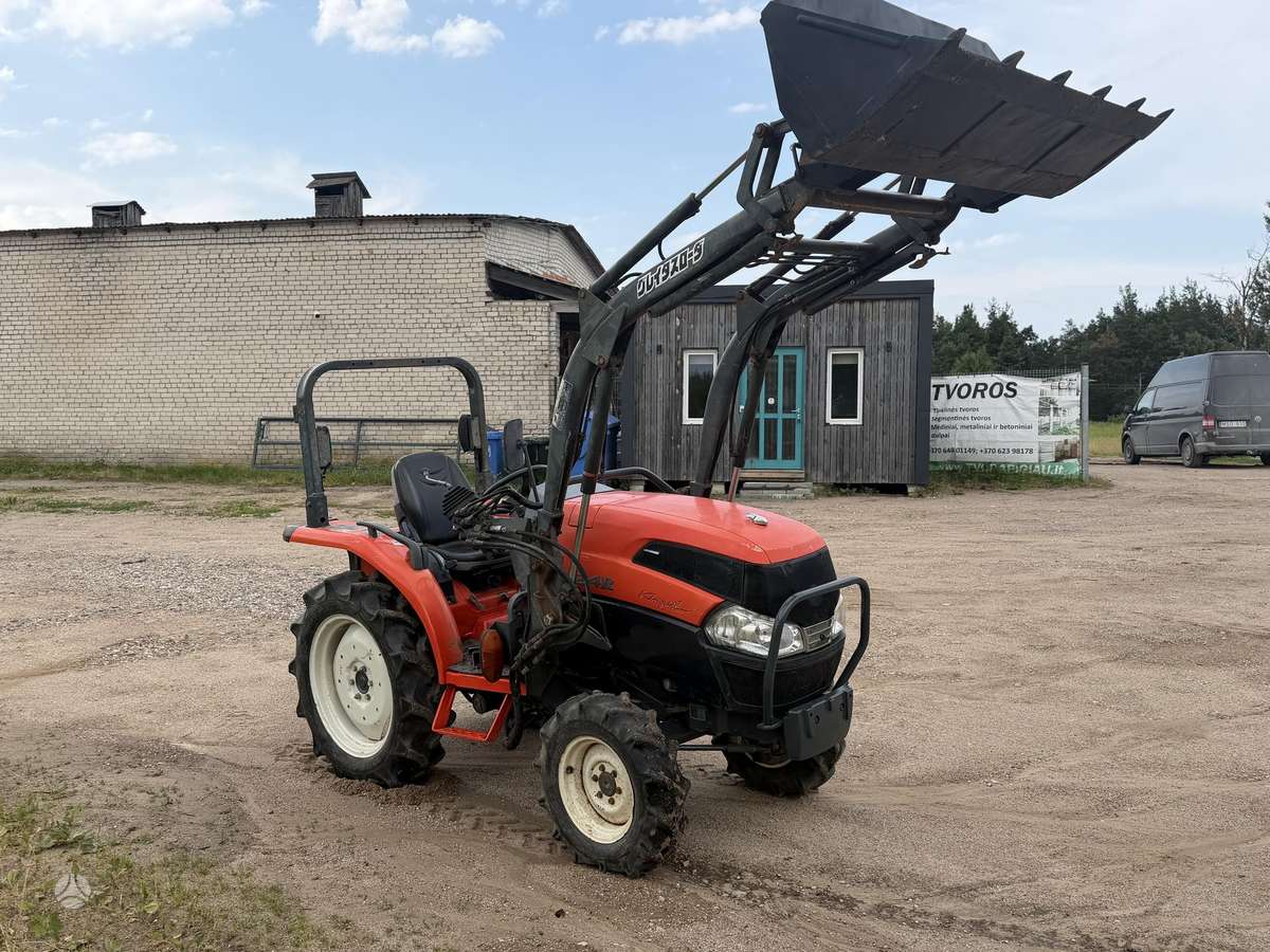 Kubota KL24, tractors