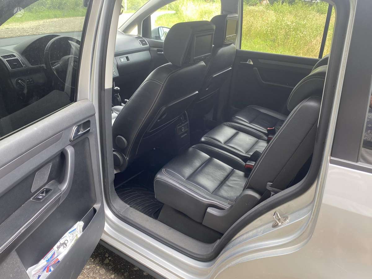 Volkswagen Touran - 11