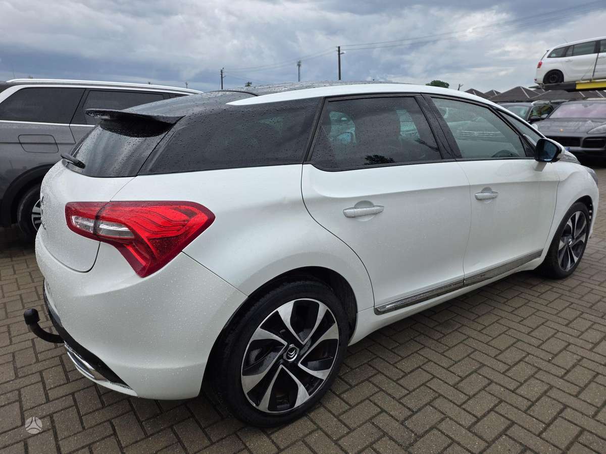 Citroen DS5, 2.0 l., hatchback