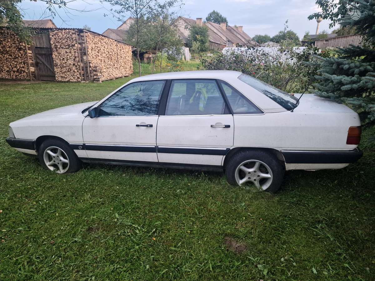 Audi 100, 2.2 l., Седан