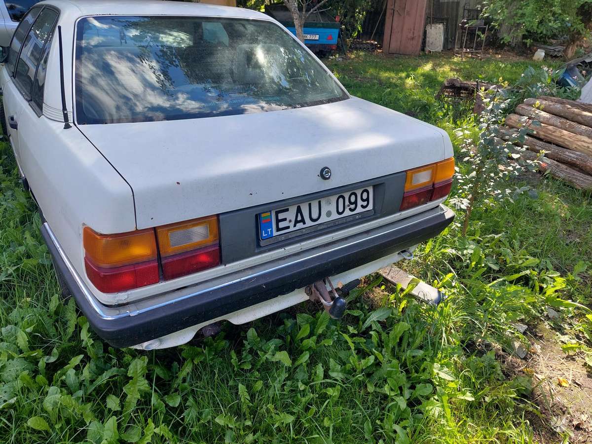 Audi 100, 2.2 l., Седан