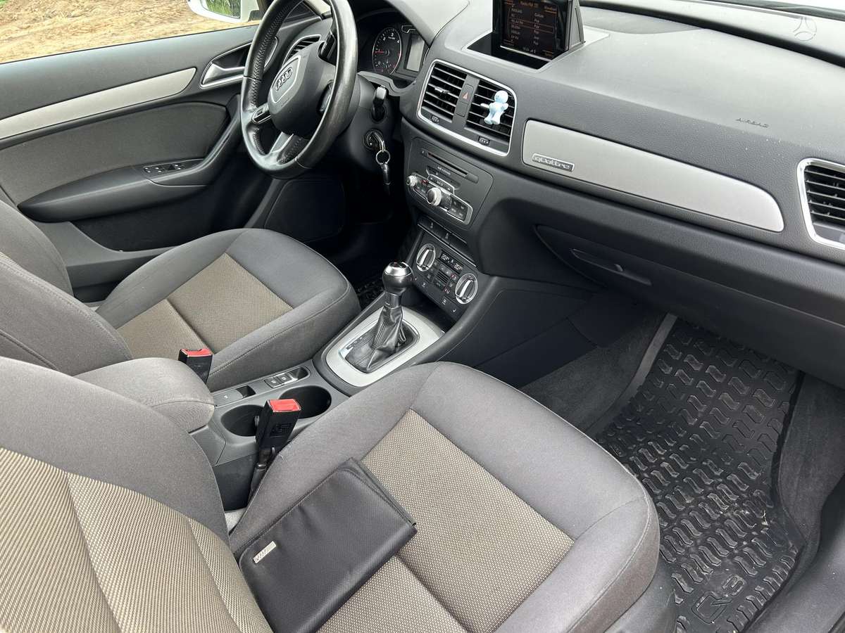 Audi Q3, 2.0 l., Минивэн
