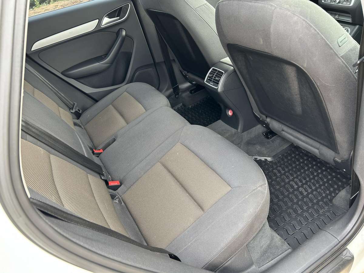 Audi Q3, 2.0 l., Минивэн