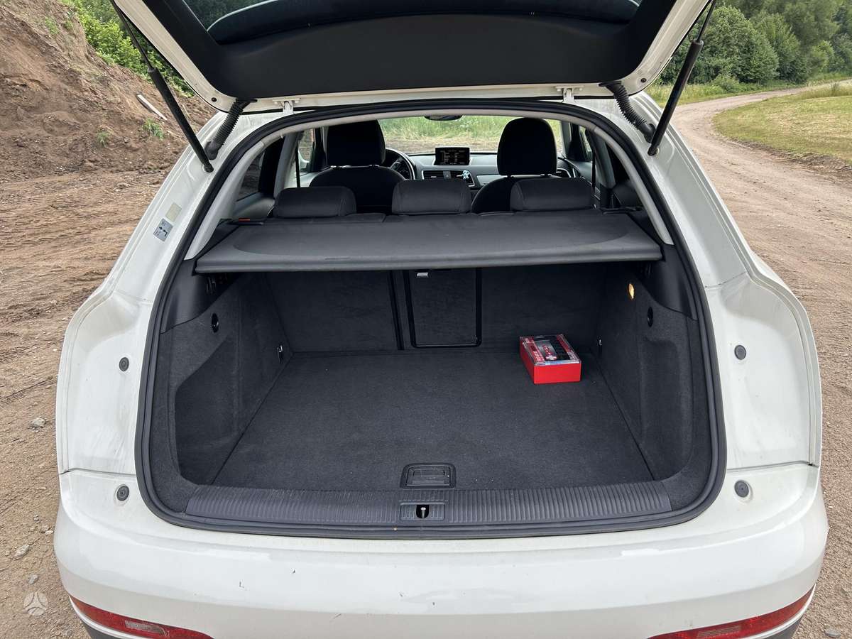 Audi Q3, 2.0 l., Минивэн