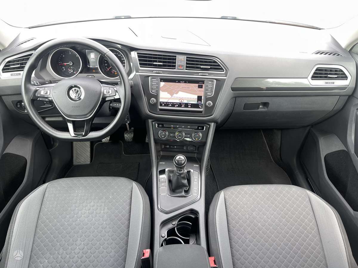 Volkswagen Tiguan - 12