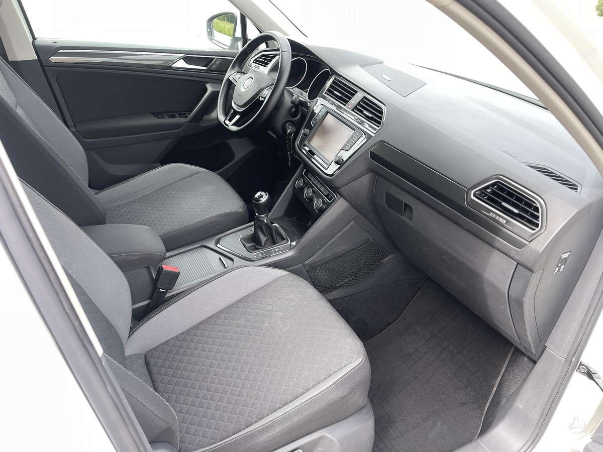 Volkswagen Tiguan - 9