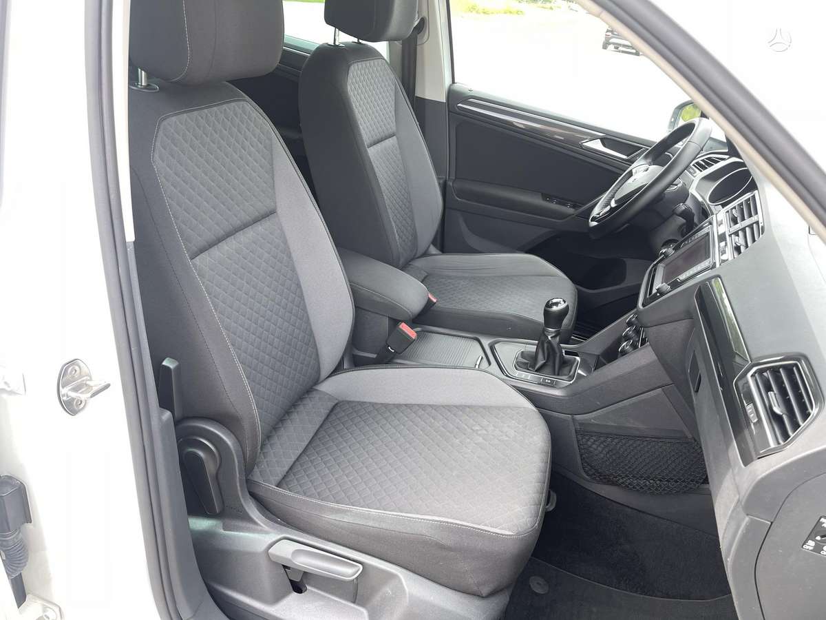 Volkswagen Tiguan - 11