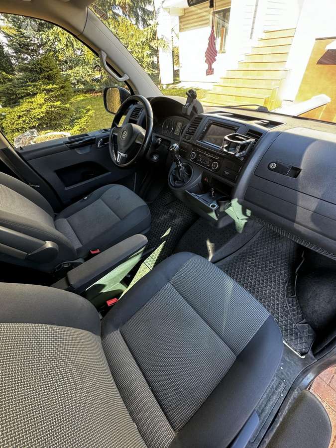 Volkswagen Caravelle - 9