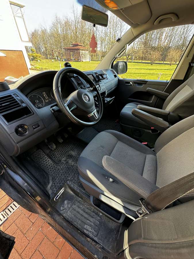 Volkswagen Caravelle - 11