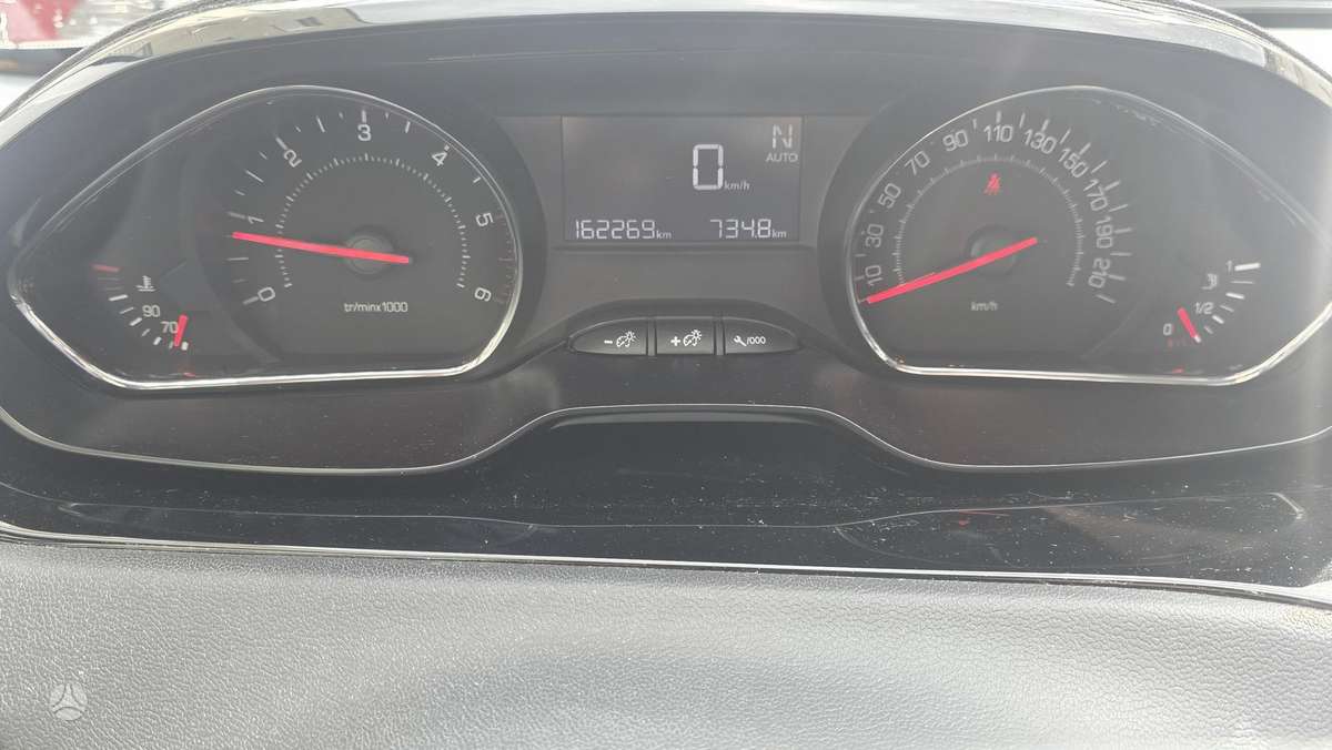 Peugeot 208 - 9