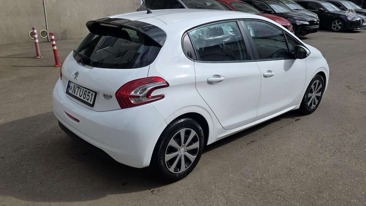 Peugeot 208 - 3