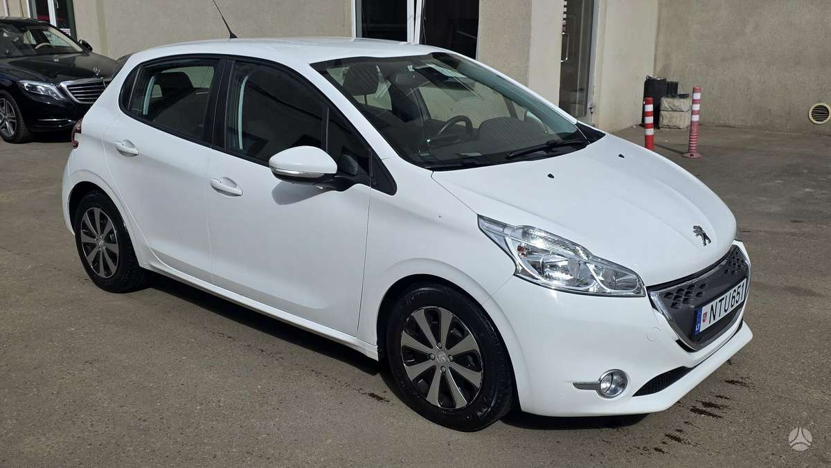 Peugeot 208 - 1