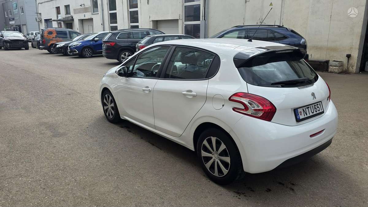 Peugeot 208 - 5