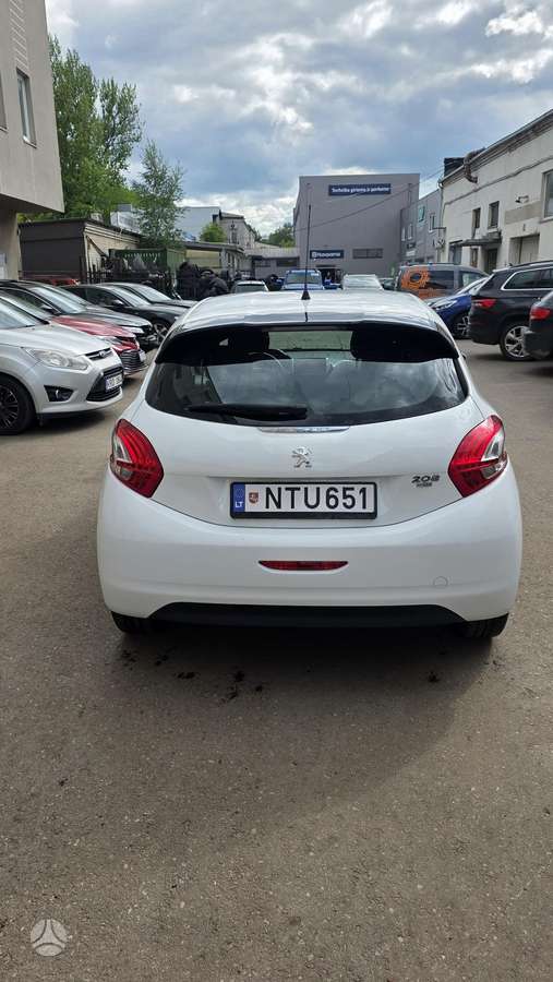 Peugeot 208 - 4