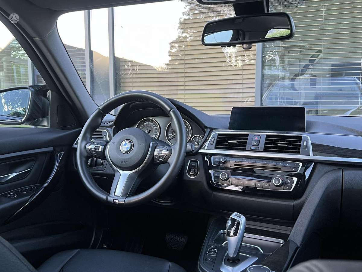 BMW 320, 2.0 l., Седан
