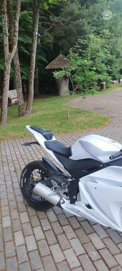 Yamaha YZF 125cc, superbikes