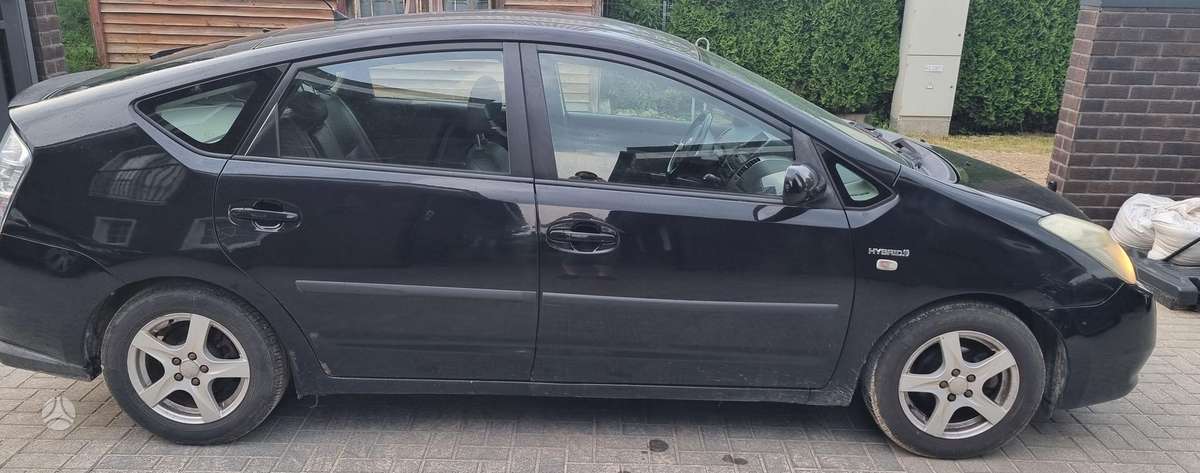 Toyota Prius - 3