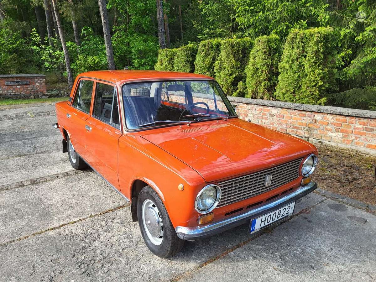 Lada 2101, saloon / sedan