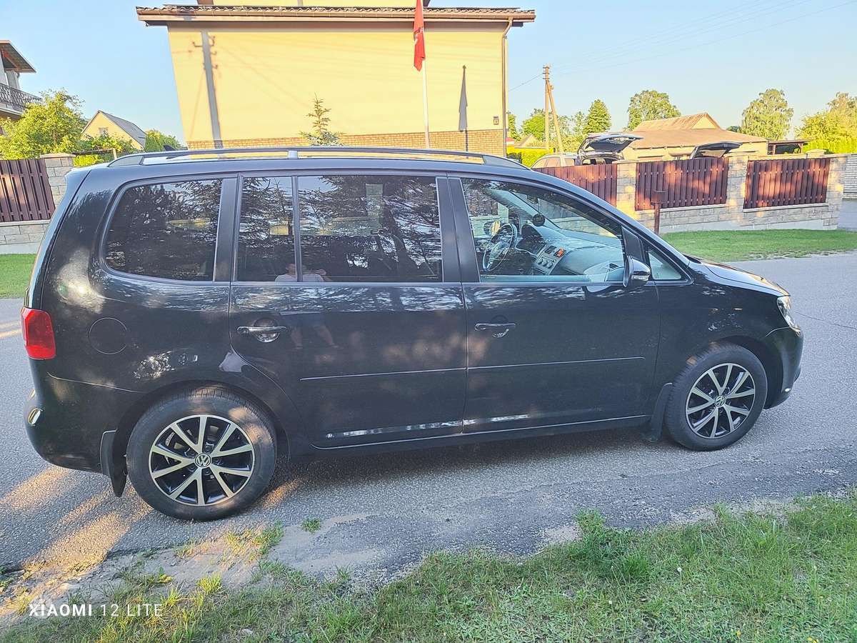 Volkswagen Touran - 4