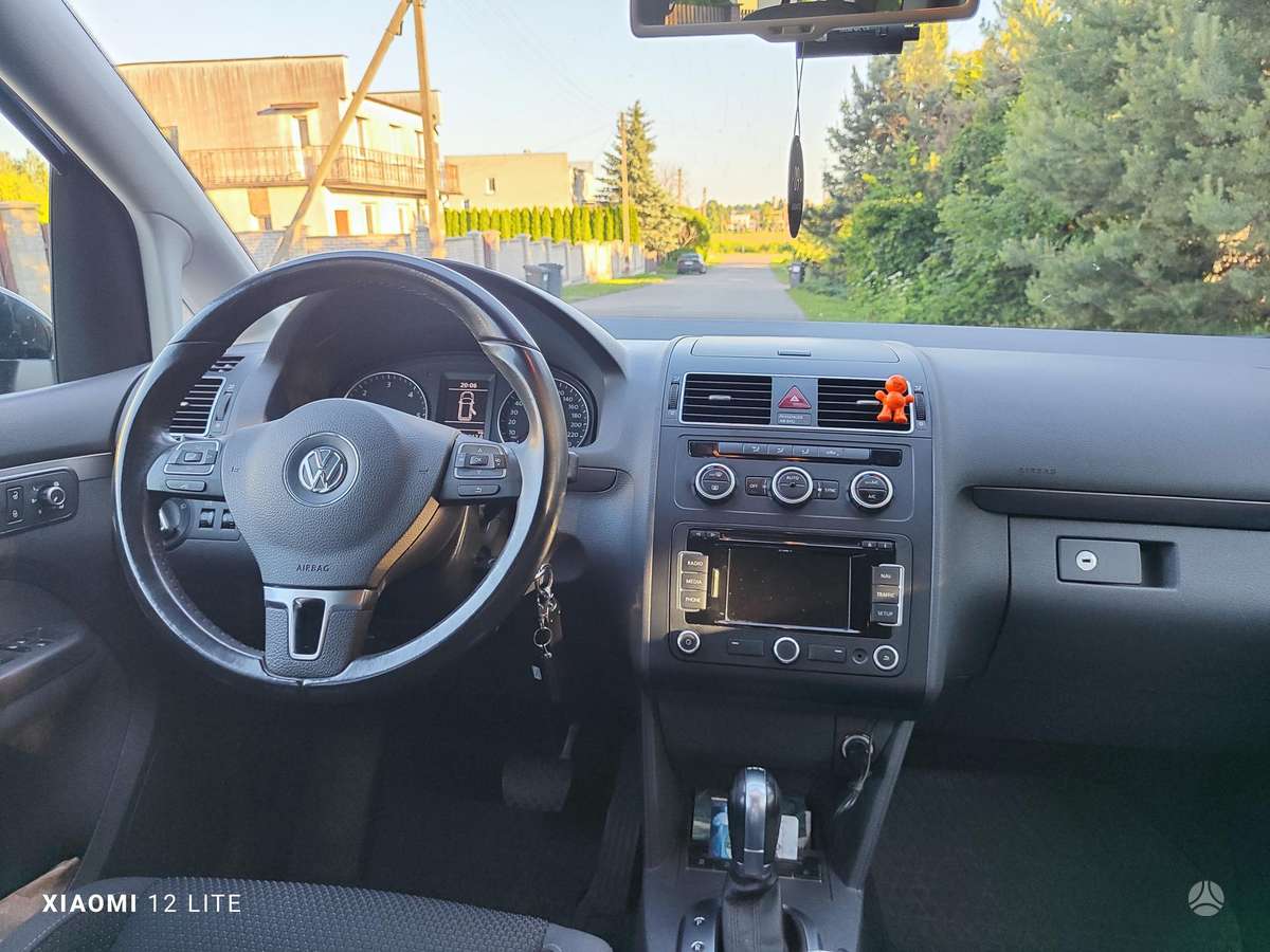 Volkswagen Touran - 9